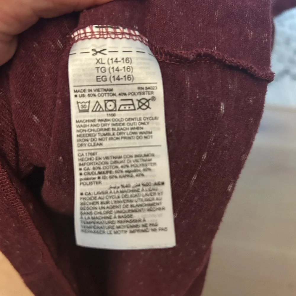 Old Navy Boys  Burgundy Short Sleeve Tee Size XL